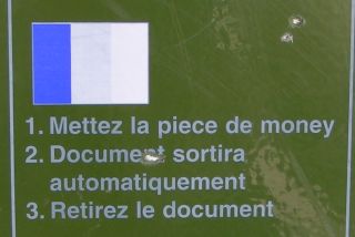 Distributeur de plans de Bournemouth\u00a0: «\u00a01. Mettez la piece de money / 2. Document sortira automatiquement / 3. Retirez le document »